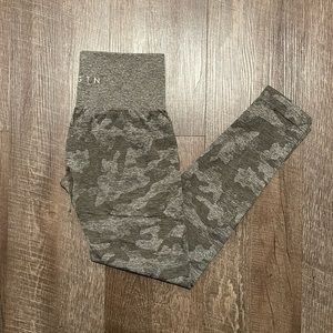 NVGTN CAMO SEAMLESS LEGGINGS. Size Small